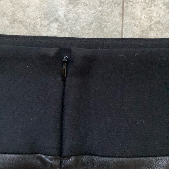 Banana Republic Faux Leather Panel Mini Skirt 10 - Picture 3 of 5